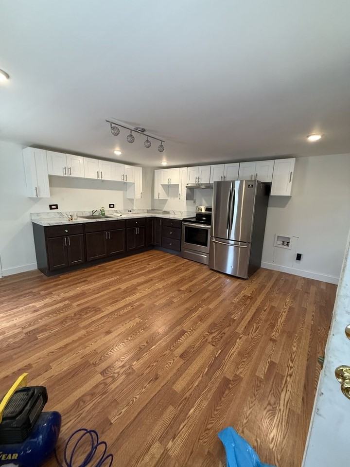 1101 Parker St - Photo 7 of 13
