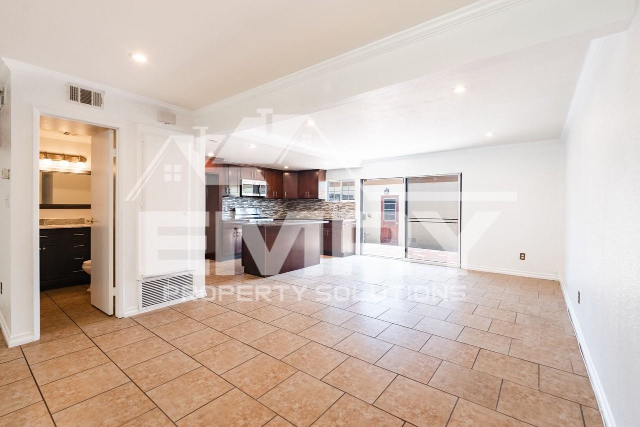 9781 Karmont Ave - Photo 3 of 41