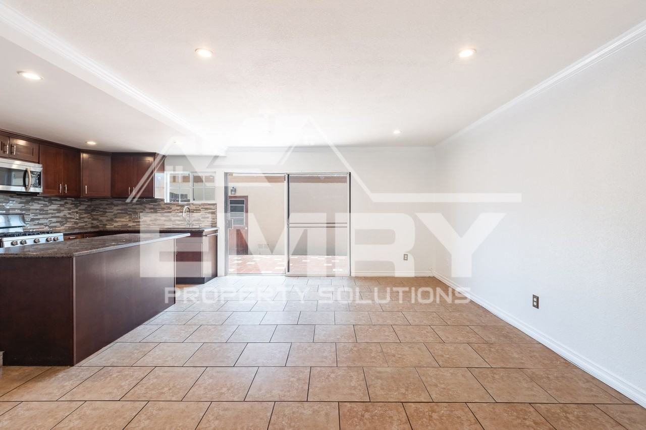 9781 Karmont Ave - Photo 4 of 41