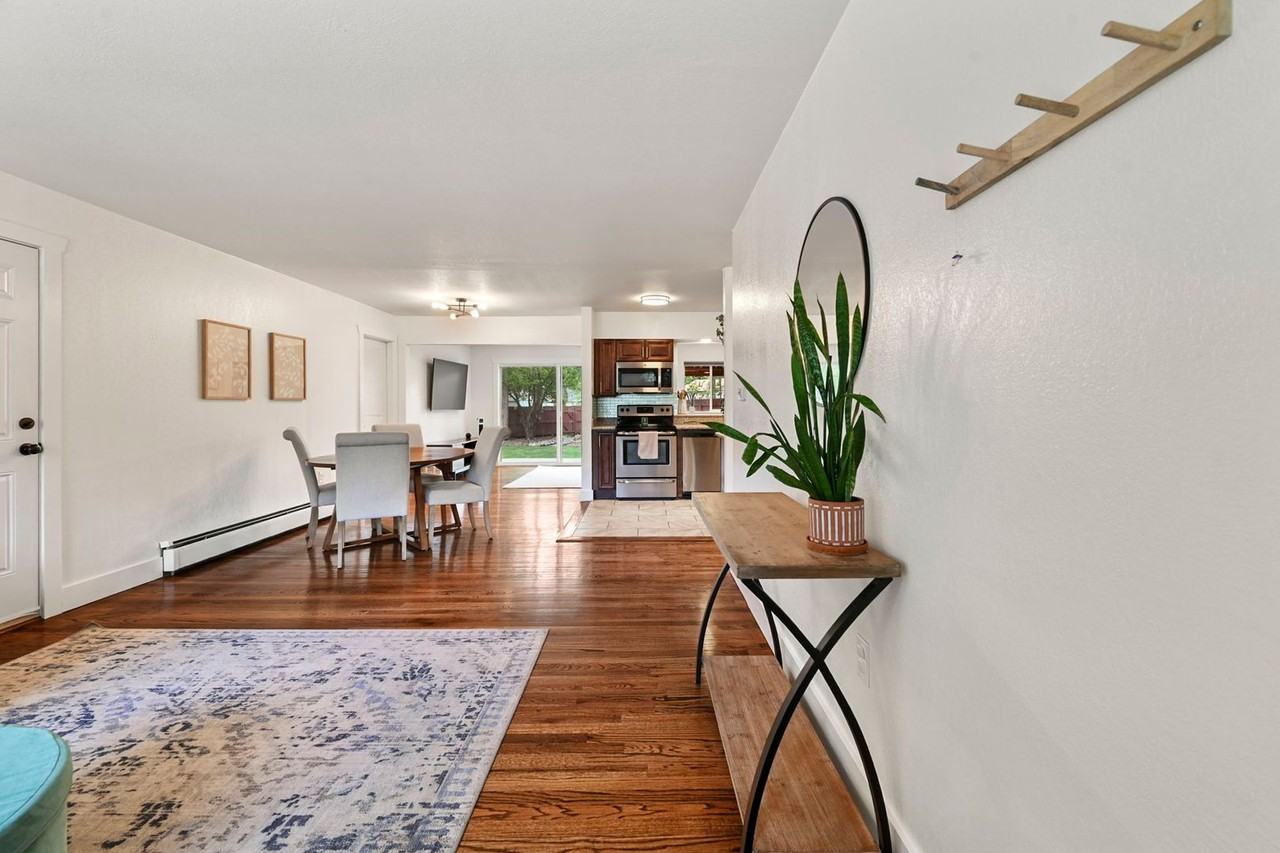 820 Valley Rd - Photo 4 of 30