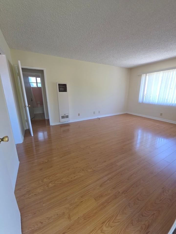 126 E Garfield Ave - Photo 2 of 6