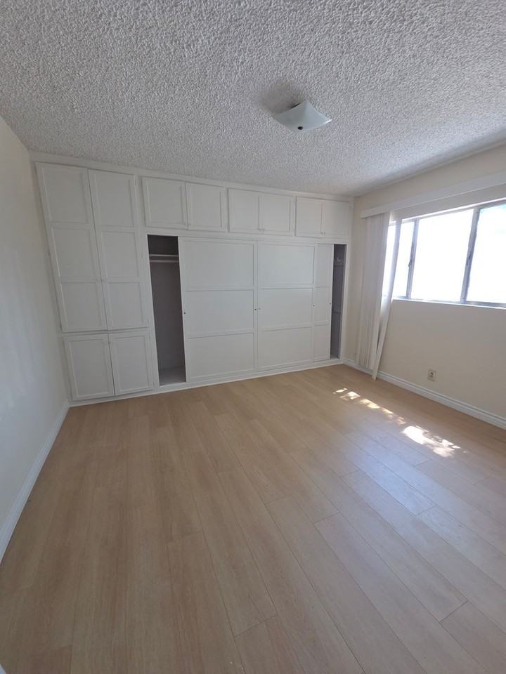 126 E Garfield Ave - Photo 4 of 6