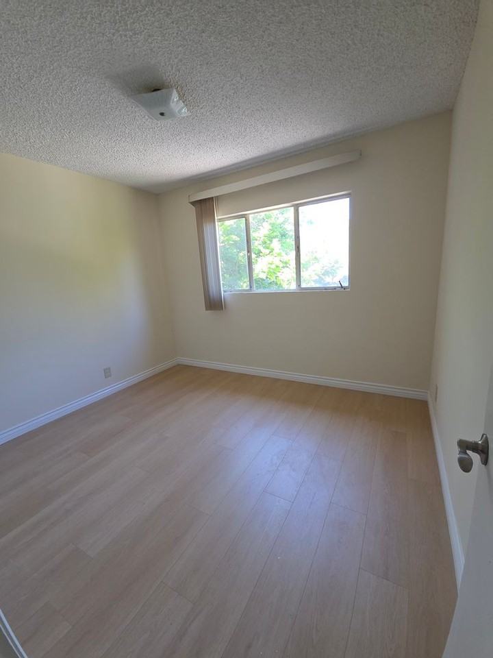 126 E Garfield Ave - Photo 5 of 6