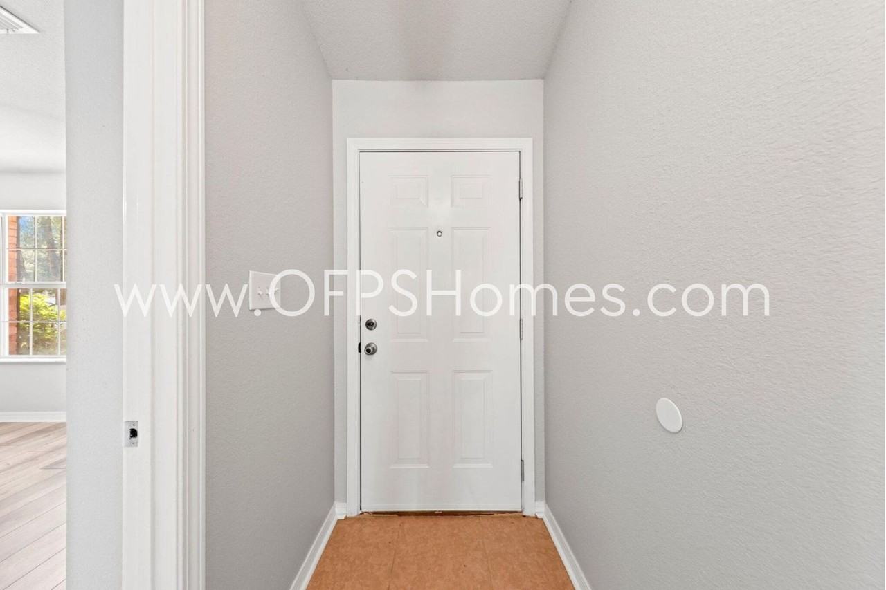 107 Cabana Way - Photo 2 of 22