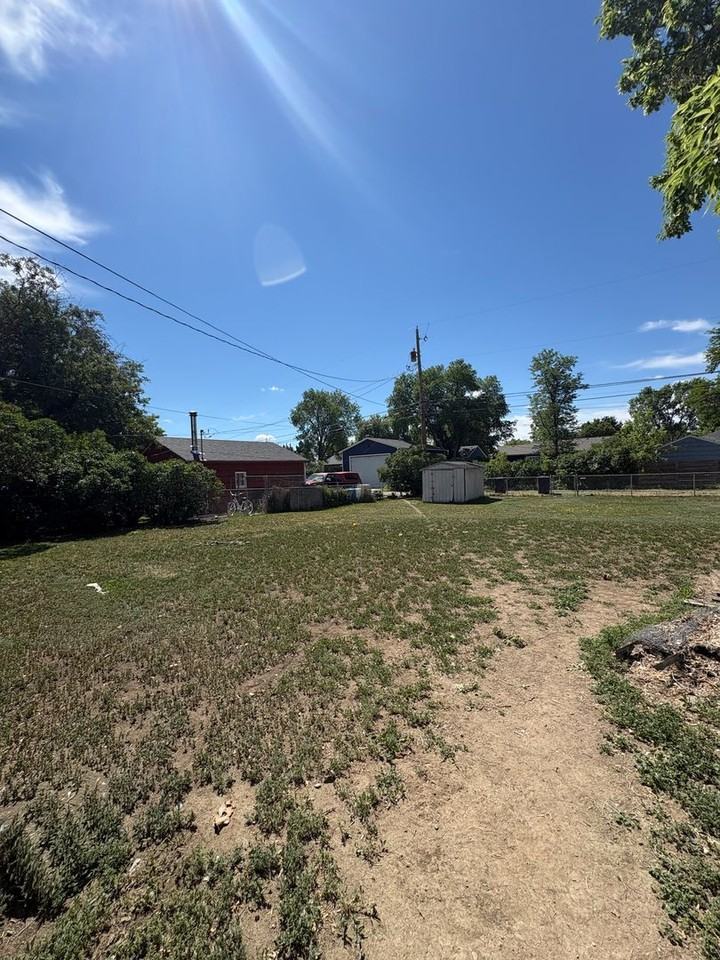 2120 Yellowstone Ave - Photo 3 of 20