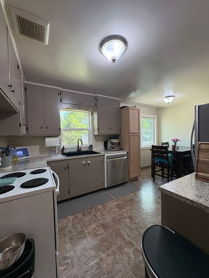 2120 Yellowstone Ave - Photo 7 of 20