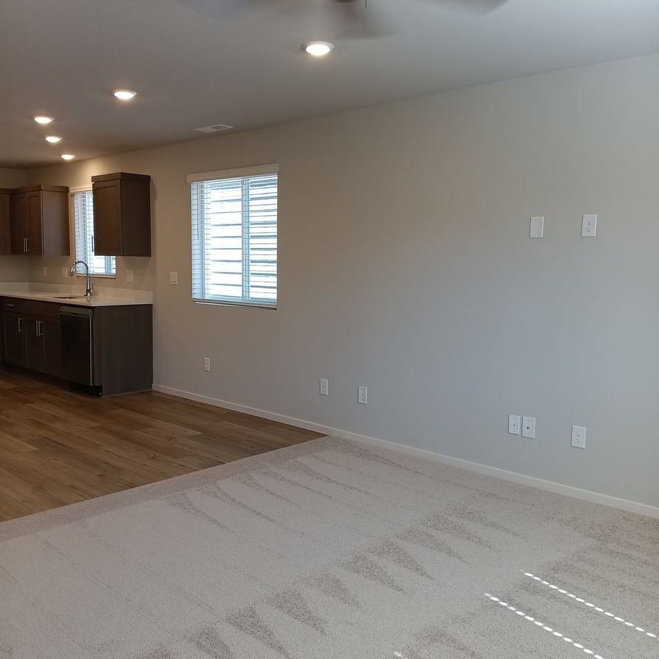 610 Pickering Ln - Photo 4 of 29