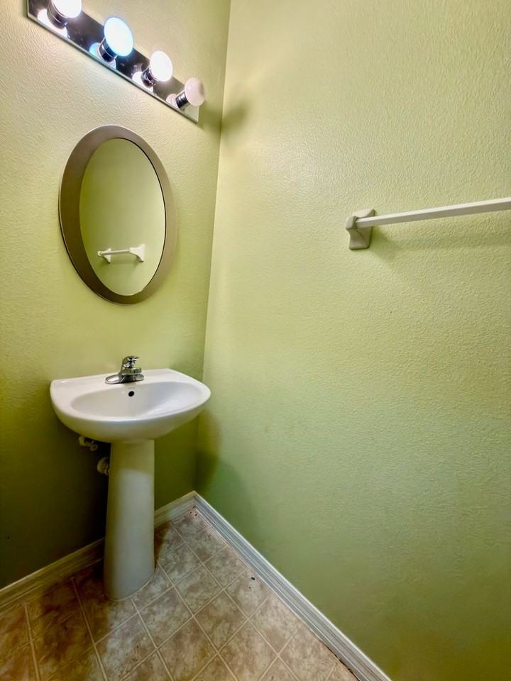 2305 Betsy Ross Ln - Photo 5 of 14