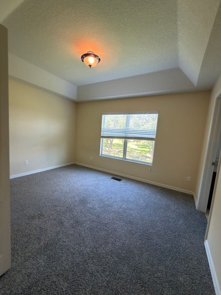 2305 Betsy Ross Ln - Photo 7 of 14