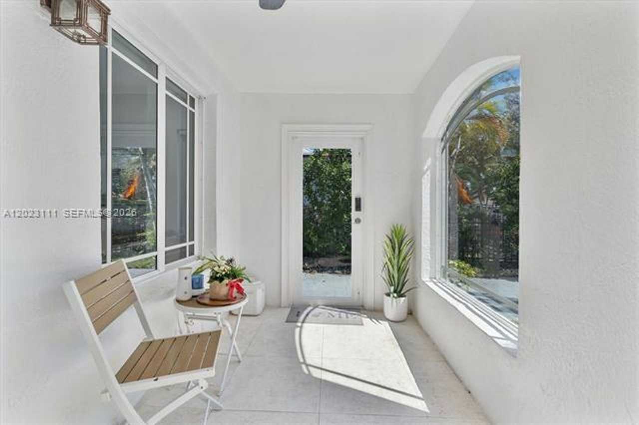 2231 Sw 17th St - Photo 3 of 39