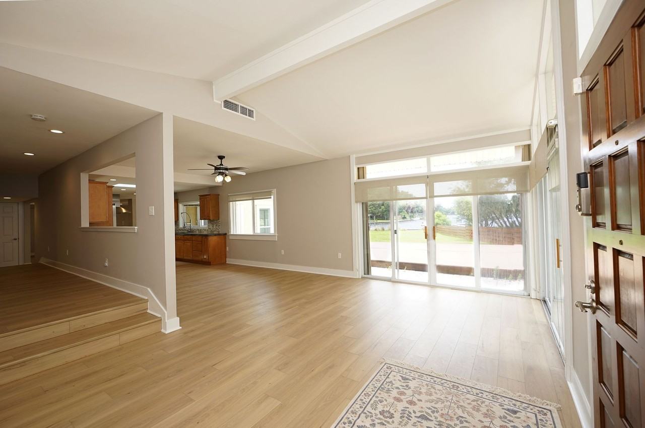 27 Old Ferry Rd - Photo 7 of 50