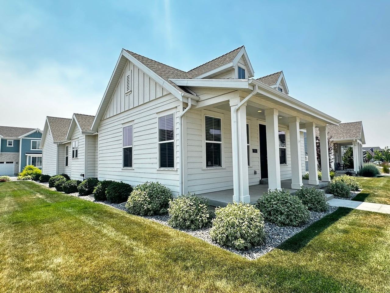 5042 W Willow Way - Photo 3 of 35