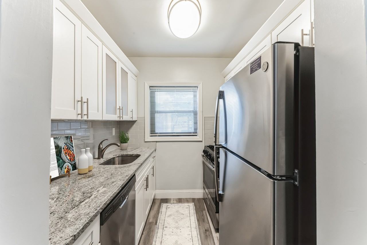 Eagle Rock Apartments at Hicksville & Jericho - Photo 6 of 15