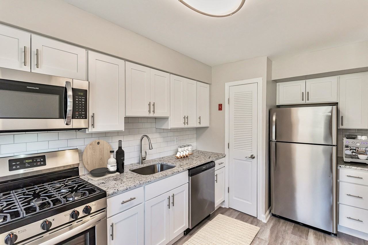 Eagle Rock Apartments at North Plainfield - Photo 3 of 20