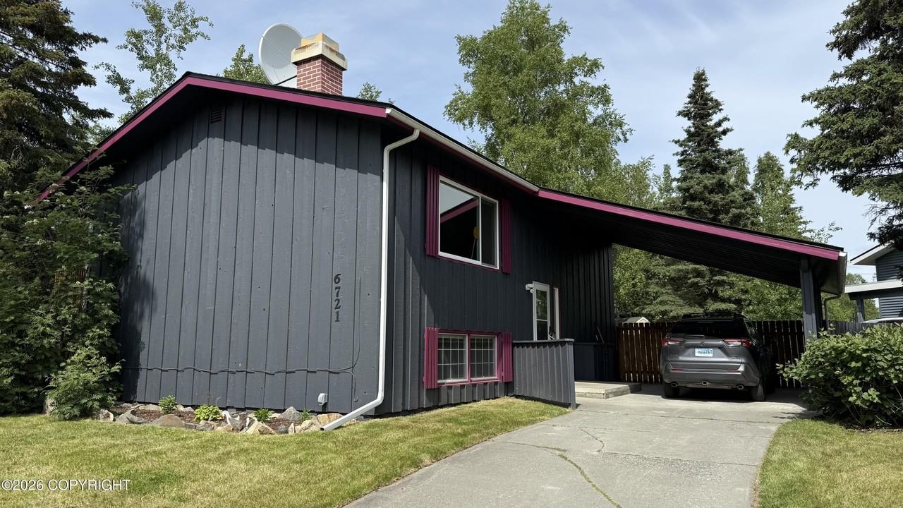 6721 Foothill Dr