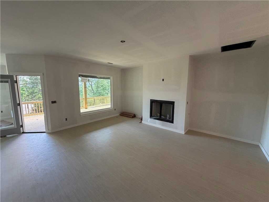 1537 E 5th St - Photo 2 of 25