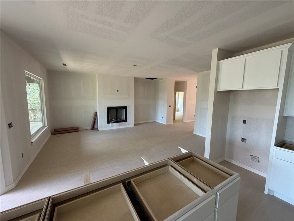 1537 E 5th St - Photo 6 of 25