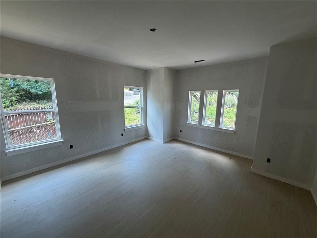 1537 E 5th St - Photo 7 of 25