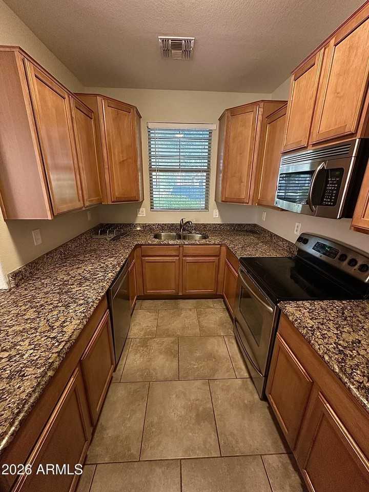 4388 E Selena Dr - Photo 3 of 17