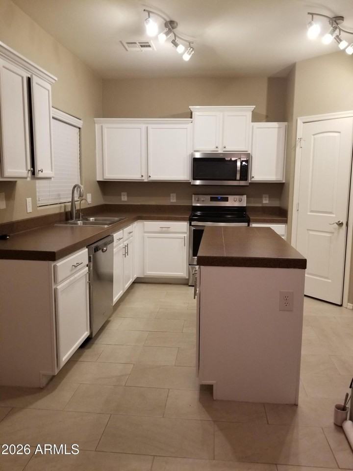 36554 W Alhambra St - Photo 2 of 14