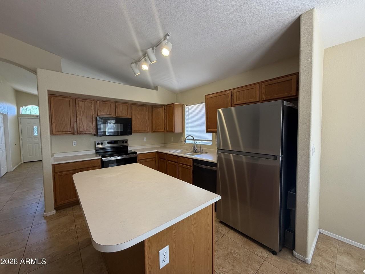 1289 W Maria Ln - Photo 5 of 23