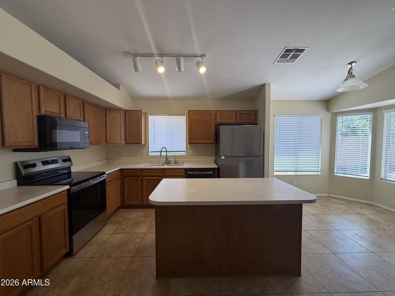 1289 W Maria Ln - Photo 6 of 23