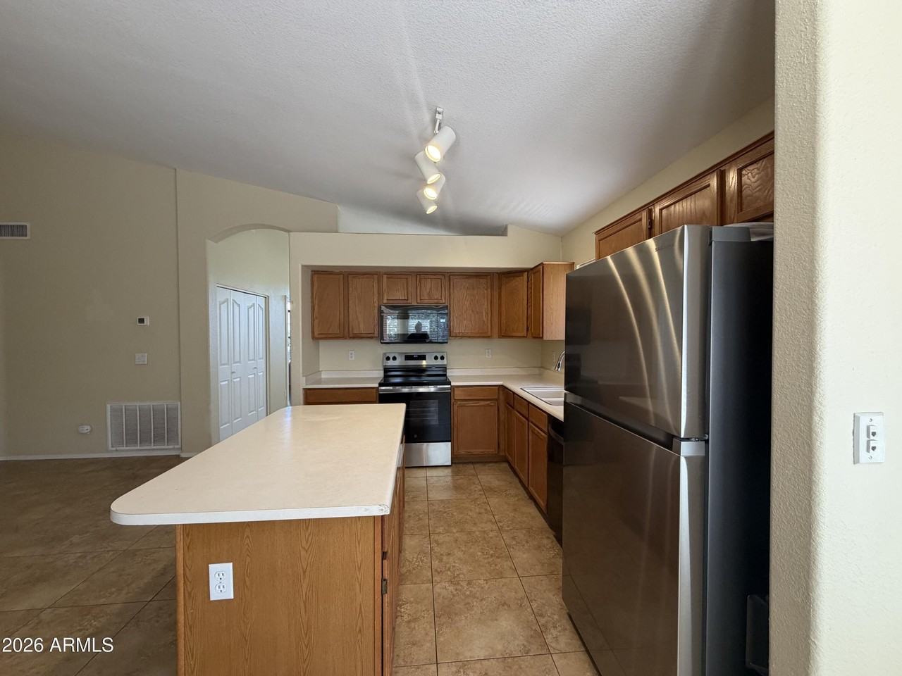 1289 W Maria Ln - Photo 7 of 23