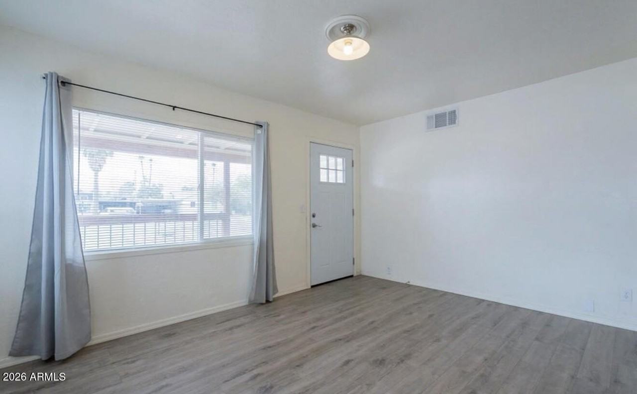 370 W Pima Ave - Photo 3 of 24