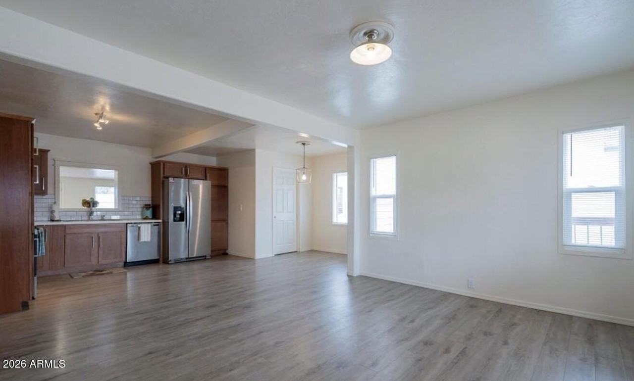 370 W Pima Ave - Photo 5 of 24