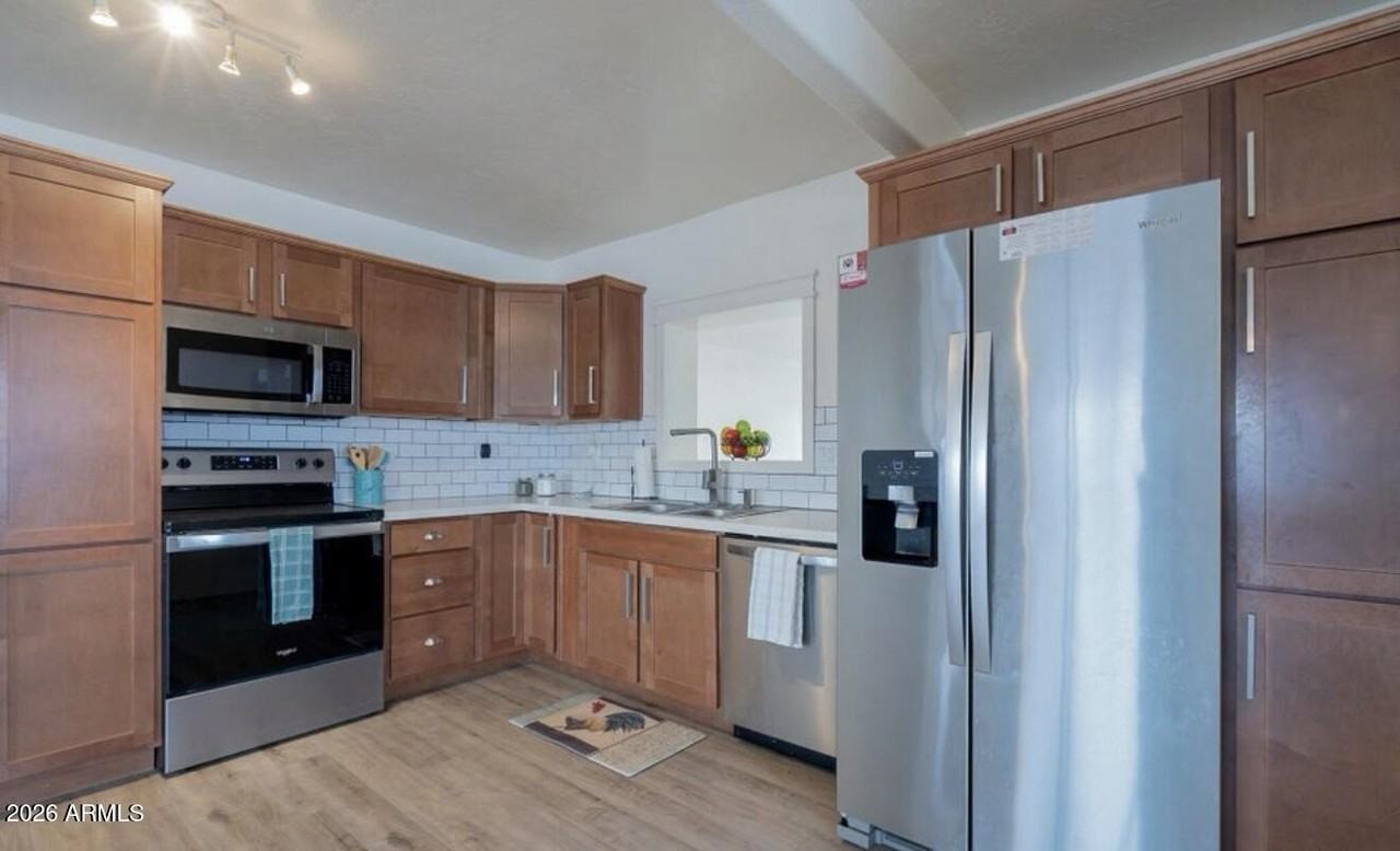 370 W Pima Ave - Photo 6 of 24