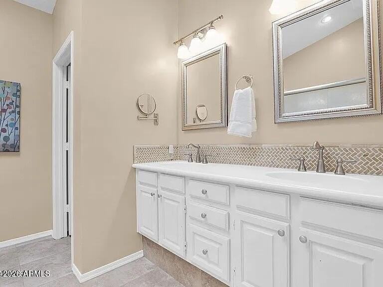 8979 E Gail Rd - Photo 3 of 33