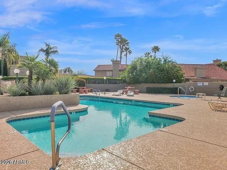 8979 E Gail Rd - Photo 4 of 33