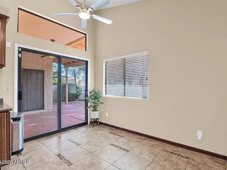 8979 E Gail Rd - Photo 7 of 33