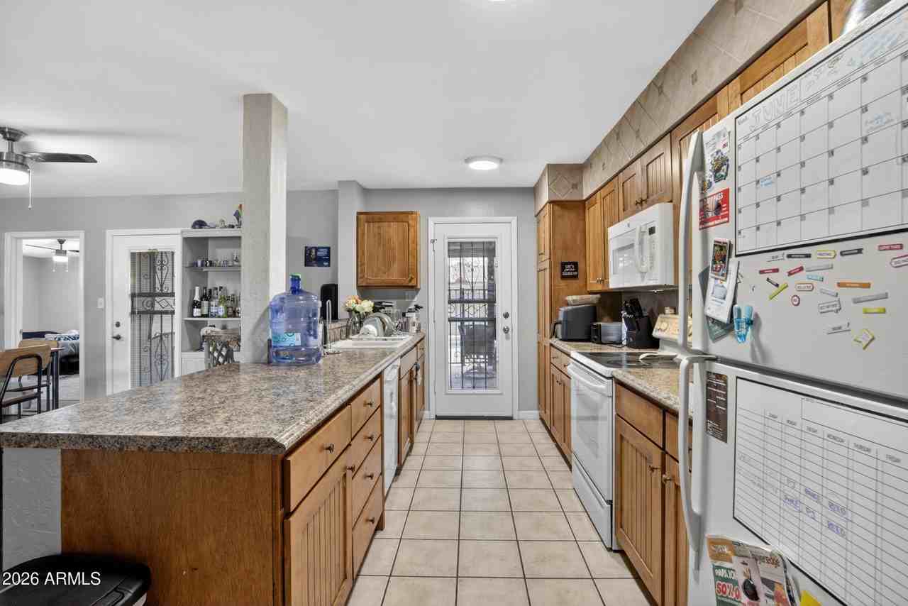 123 E Erie Dr - Photo 6 of 42