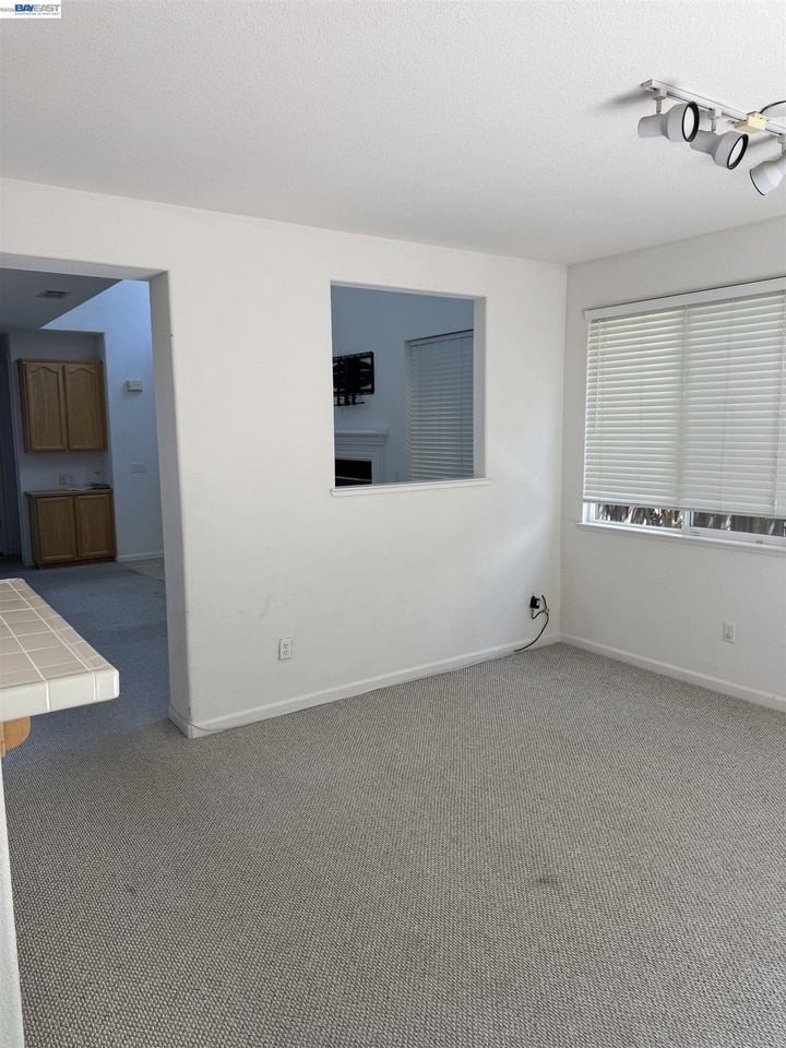 5168 Academy Rd - Photo 5 of 12