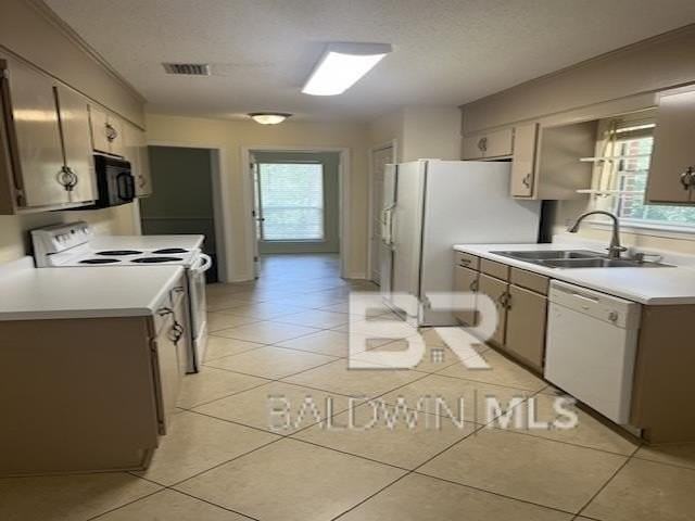 118 Sara Ave E - Photo 5 of 9