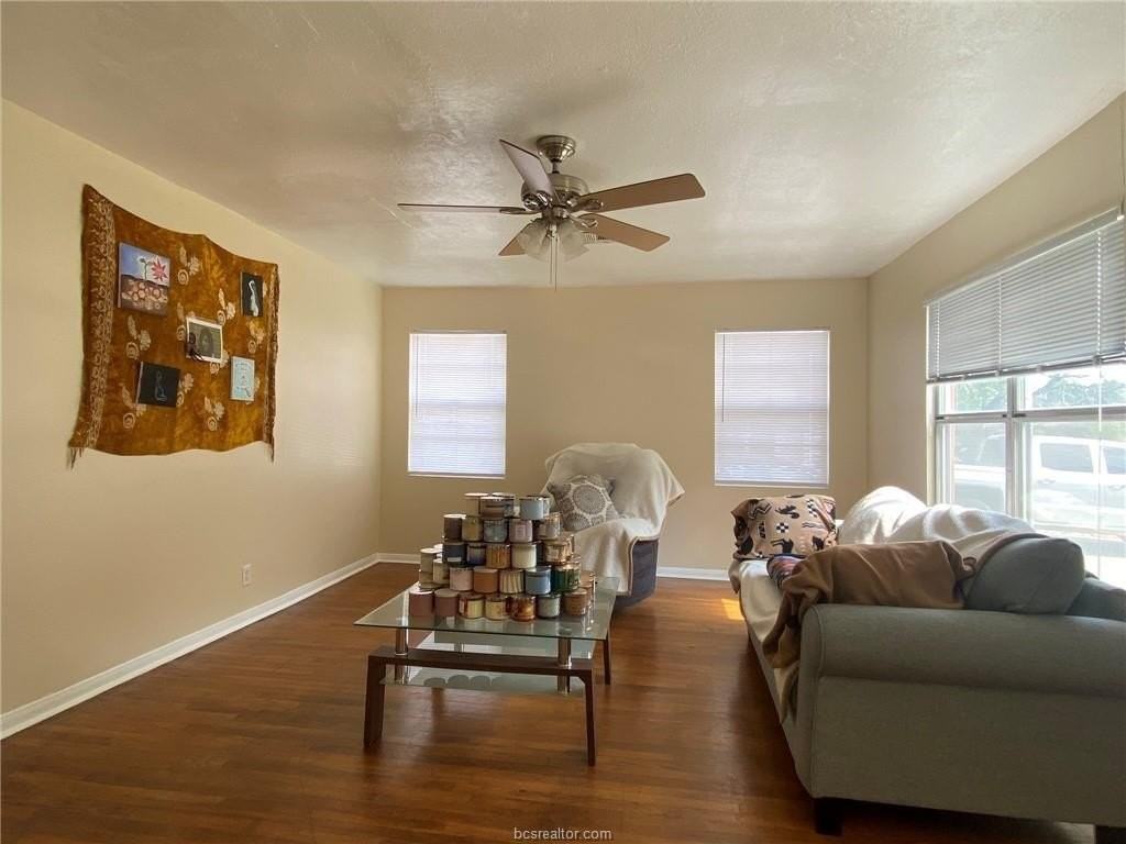 1203 Foster Ave - Photo 4 of 12