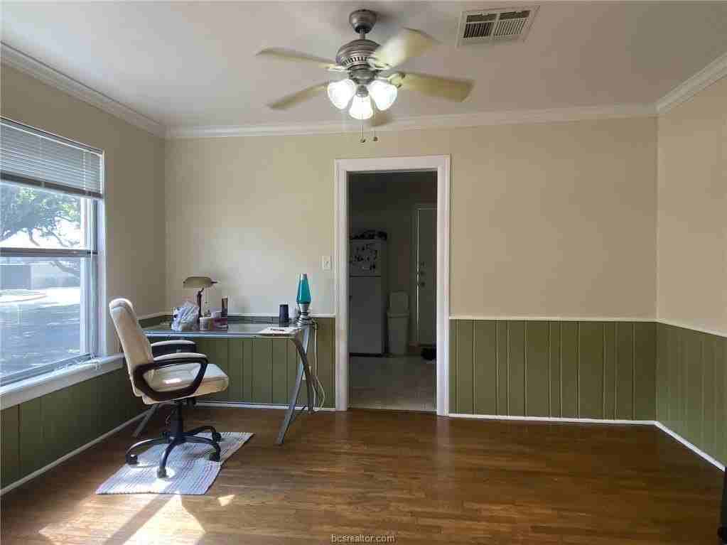 1203 Foster Ave - Photo 5 of 12