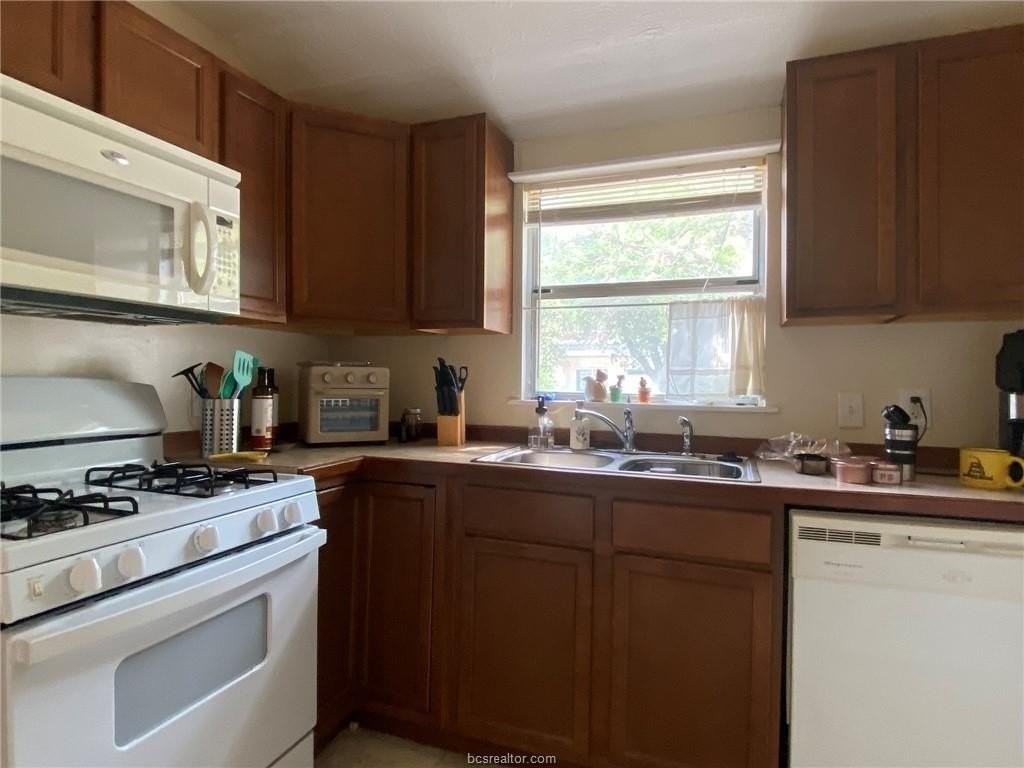 1203 Foster Ave - Photo 6 of 12