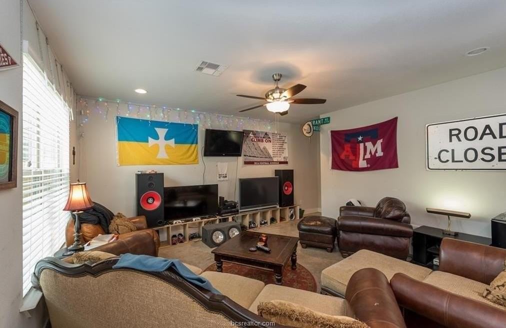 4308 Oaklawn St - Photo 4 of 10