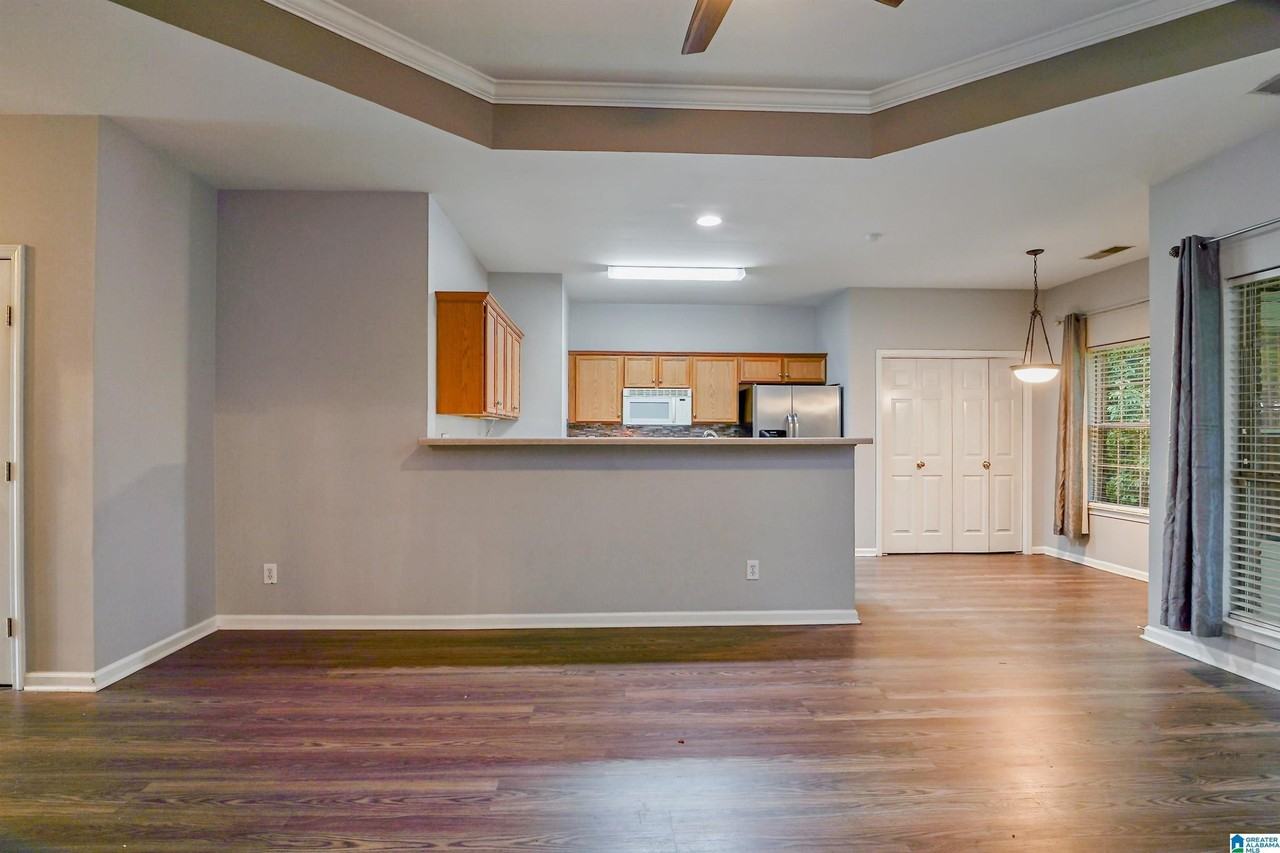 560 Summit Cir - Photo 7 of 16