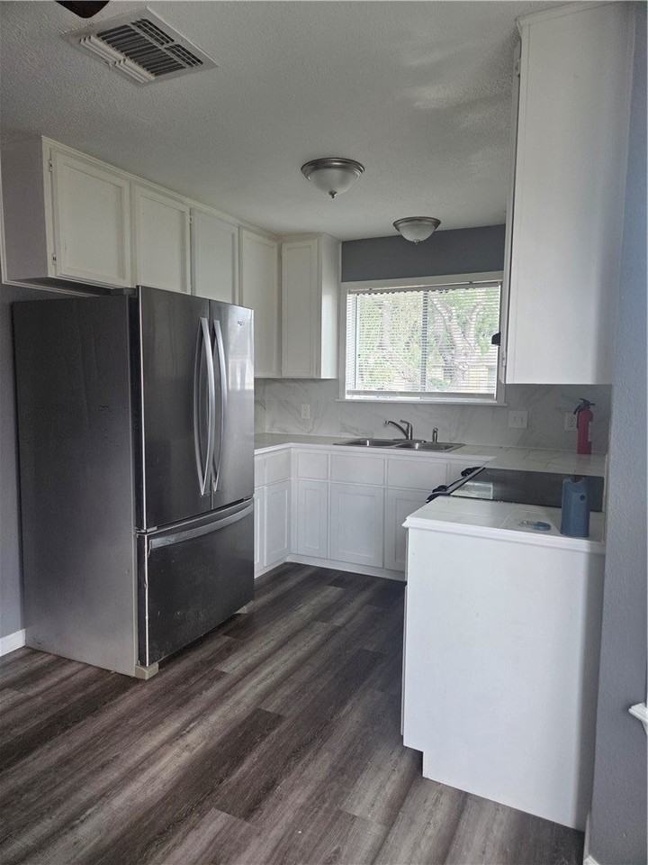2306 Vialoux Dr - Photo 3 of 12