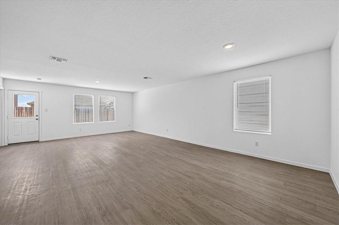 1314 Lady Yoli St - Photo 4 of 40