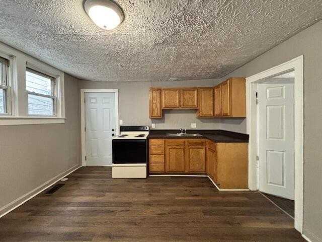 768 N Dawson Ave - Photo 3 of 7