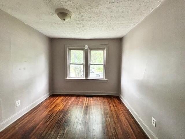 768 N Dawson Ave - Photo 5 of 7
