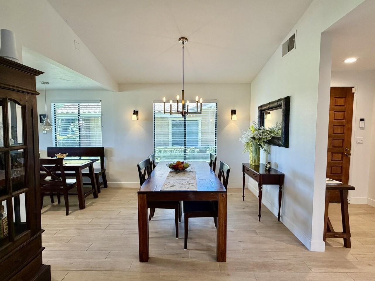 144 Las Lomas - Photo 4 of 14