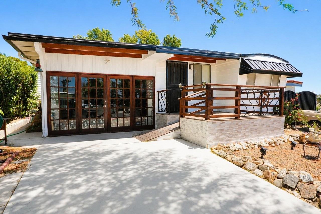 69360 Poolside Dr