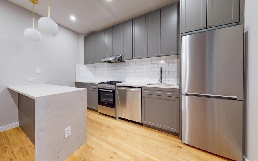 109 Smith St - Photo 3 of 4