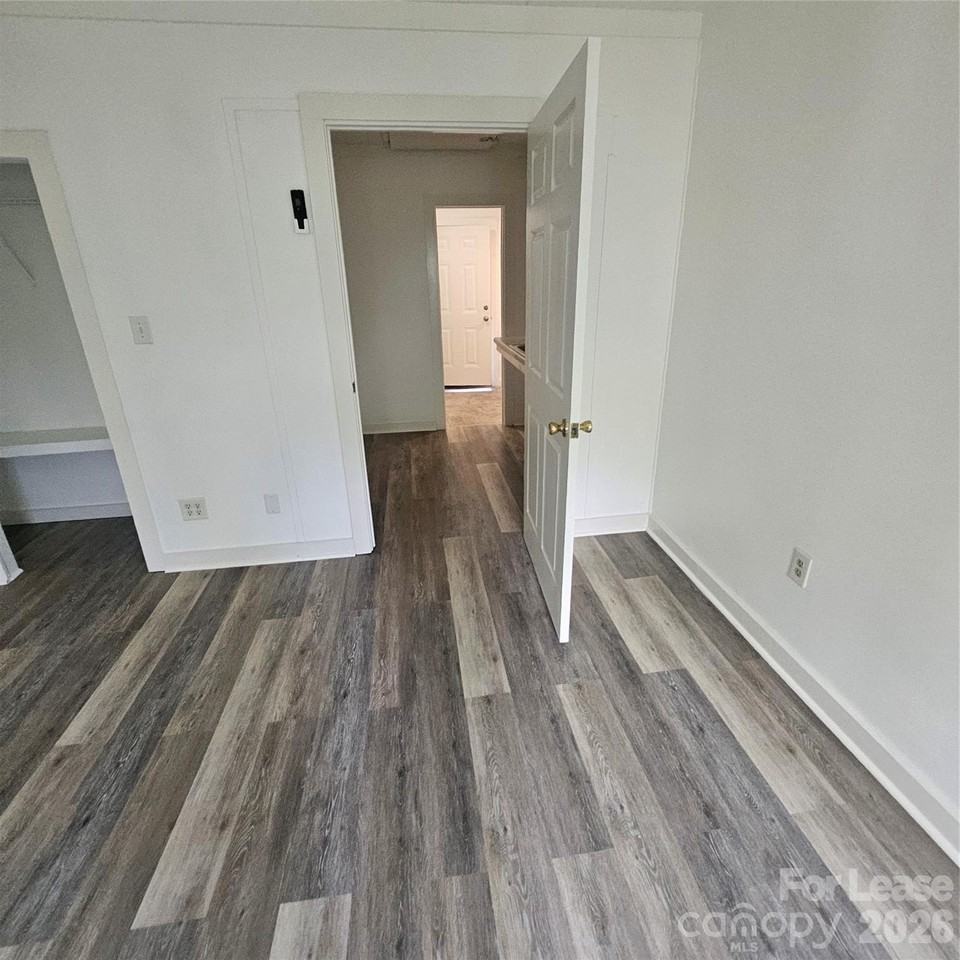 805 S Confederate Ave - Photo 2 of 7