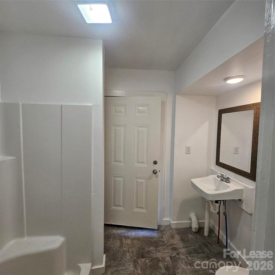 805 S Confederate Ave - Photo 4 of 7